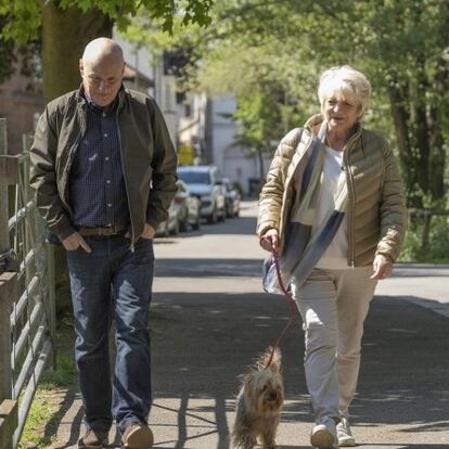 Dave Johns y Alison Steadman en '23 paseos'.
