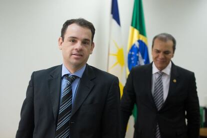 O procurador Frederico Paiva, da opera&ccedil;&atilde;o Zelotes, e o senador Ata&iacute;des Oliveira.