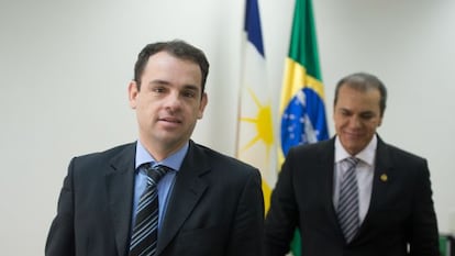 O procurador Frederico Paiva, da opera&ccedil;&atilde;o Zelotes, e o senador Ata&iacute;des Oliveira.