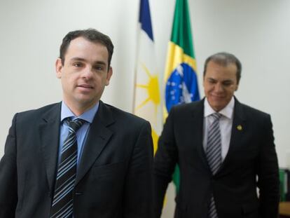 O procurador Frederico Paiva, da opera&ccedil;&atilde;o Zelotes, e o senador Ata&iacute;des Oliveira.