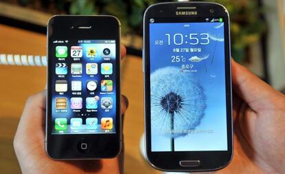 Un iPhone 4S y un Samsung Galaxy III.