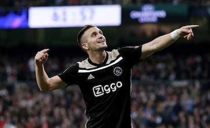 Tadic celebra su gol en el Bernabéu. 