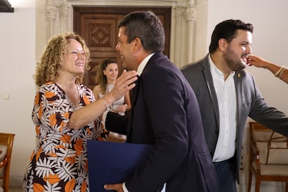 El presidente de la Generalitat, Carlos Mazón, se reúne con el alcalde de Albal, José Miguel Ferris (d), y la alcaldesa de Torrent, Amparo Folgado, para realizar seguimiento sobre la construcción de viviendas de protección pública para afectados por las riadas.