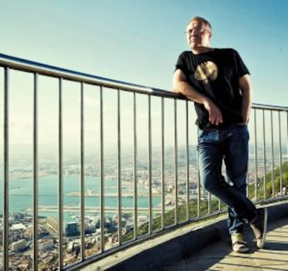 Daniel Monzón, director de ‘El niño’, en el peñón de Gibraltar, uno de los vértices donde se desarrolla la película.