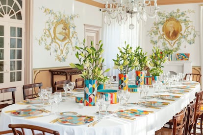 A table dressed with Vista Alegre ceramics.
