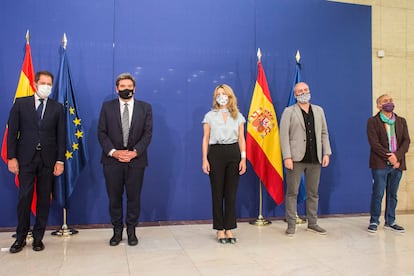 Gerardo Cuerva, José Luis Escrivá, Yolanda Díaz, Unai Sordo y Pepe Álvarez el pasado jueves en Madrid.