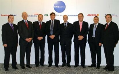 Los presidentes de las compañías integradas en Oneworld posan juntos ayer en Madrid.