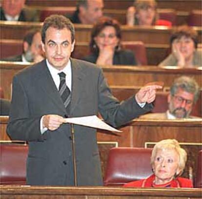 Zapatero, en una sesión de control al Gobierno.