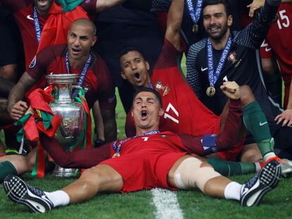 La selección portuguesa celebra la Eurocopa.