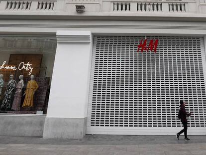 Tienda de H&M cerrada en la Gran Vía de Madrid.
