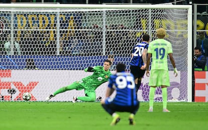 Calhanoglu marca el segundo gol para el Inter.