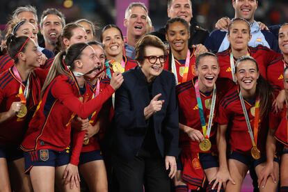 Spain players celebrate with Billie Jean King