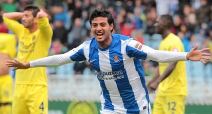 El delantero Carlos Vela celebra un gol conseguido con la Real Sociedad en 2012.