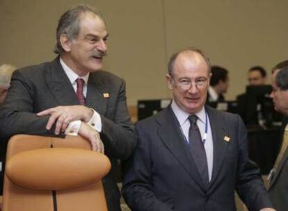 Rato (derecha) y John Lipsky, subdirector del FMI, antes de la reunión del Fondo en Washington.