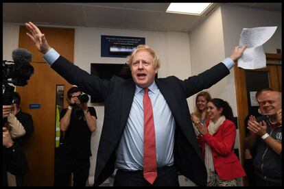 Boris Johnson celebra su victoria en la noche del jueves.