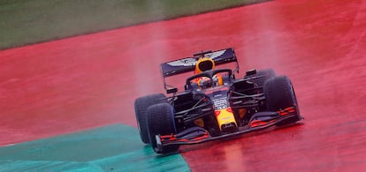 El piloto de Red Bull Max Verstappen, durante la clasificación del Gran Premio de Estiria de F1 2020.