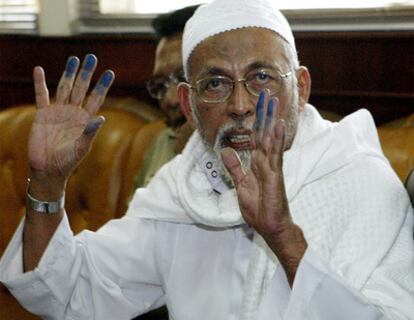 El clérigo radical Abu Bakar Bashir, en una foto de archivo de 2004