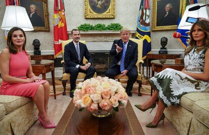 La reina Letizia, el rey Felipe VI, el presidente de Estados Unidos Donald Trump y la primera dama Melania Trump, durante su encuentro.