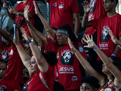 Evangelical supporters of Lula da Silva pray during a political rally on the outskirts of Rio de Janeiro, in September 2022.