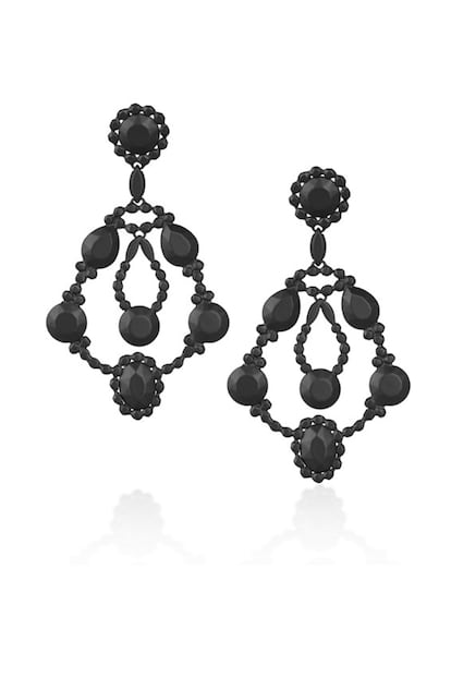 Pendientes de plata de estética barroca, de Bottega Veneta. Precio: 750 €