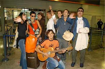Integrantes de la primera expedición de  <b></b><i>La isla de los  famosos.</i>