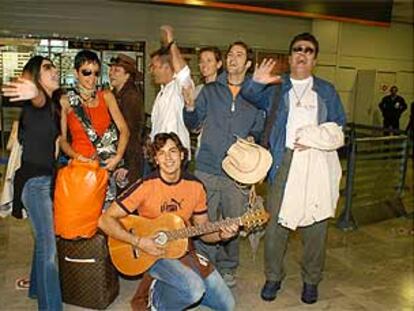 Integrantes de la primera expedición de <b></b><i>La isla de los famosos.</i>