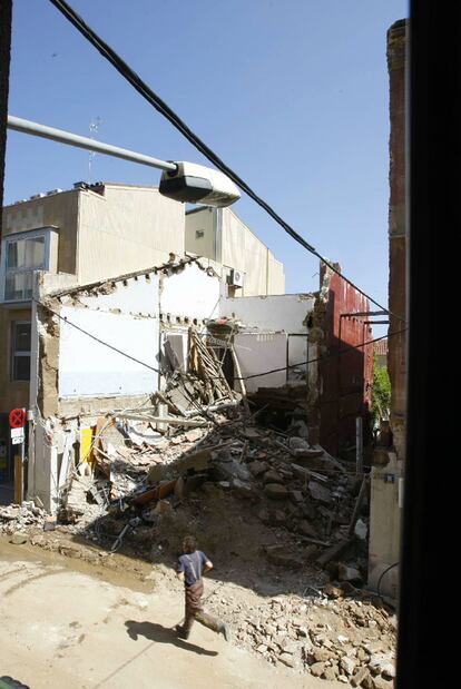 El edificio derrumbado ayer en Mataró.