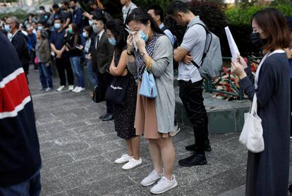 Homenaje a la memoria de Chow Tsz-lok, que murió al precipitarse de un edificio, el 8 de noviembre de 2019, en Hong Kong.