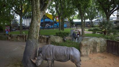 Um rinoceronte no zoológico de Barcelona.