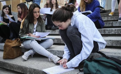 Estudiantes en la Universidad Complutense de Madrid.