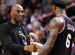 LeBron saluda a Kobe Bryant antes del Heat-Lakers del jueves