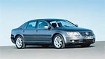 El Phaeton parece a primera vista un Passat más grande, pero tiene una imagen imponente y también discreta porque no busca la ostentación. La calidad está en el interior y en la mecánica.