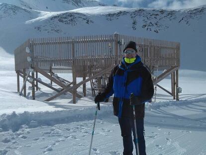 Jos&eacute; Miguel Vi&ntilde;as, con equipaci&oacute;n ant&aacute;rtica en Formigal.