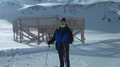 José Miguel Viñas, con equipación antártica en Formigal.