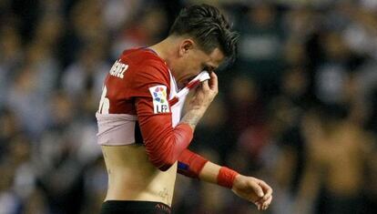 Giménez, desconsolado tras finalizar el partido.