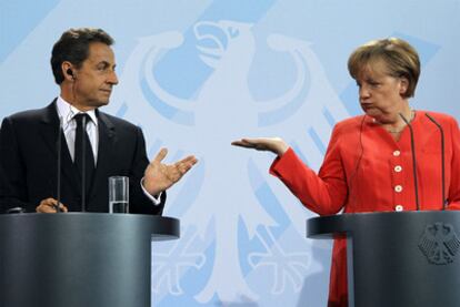 Nicolas Sarkozy y Angela Merkel, en la conferencia de prensa conjunta del pasado 17 de junio.