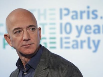 El empresario compra 100.000 furgonetas eléctricas y promete que Amazon cumplirá los objetivos del Acuerdo de París diez años antes de lo establecido