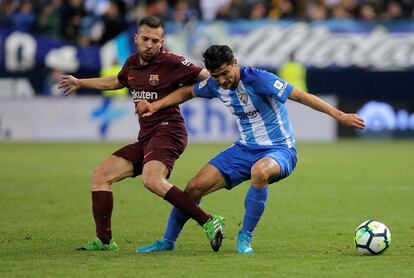 El barcelonista Jordi Alba y el malacitano Gonzalo Castro.