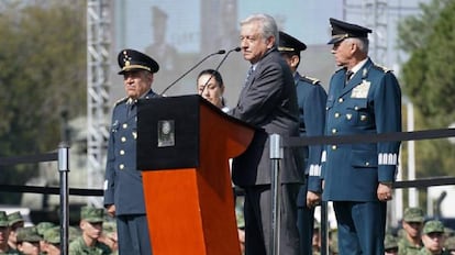 López Obrador, reunido con las Fuerzas Armadas.