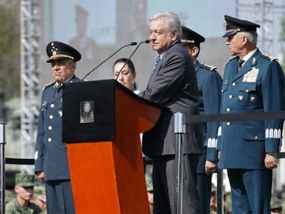 López Obrador, reunido con las Fuerzas Armadas.
