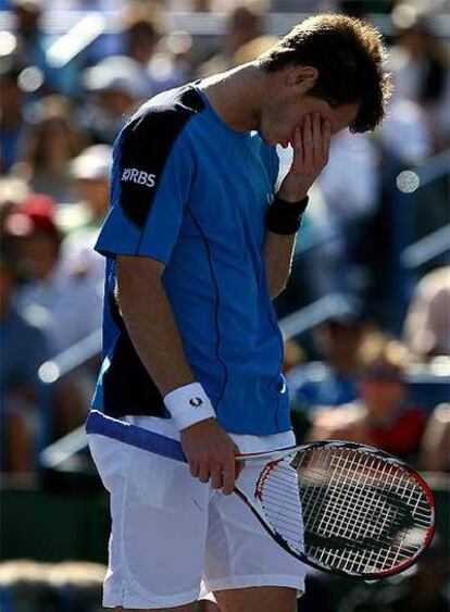 Andy Murray con gesto abatido durante el partido.