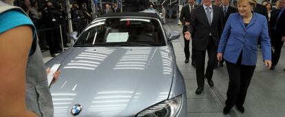 Angela Merkel, en la factor&iacute;a de BMW en Leipzig.