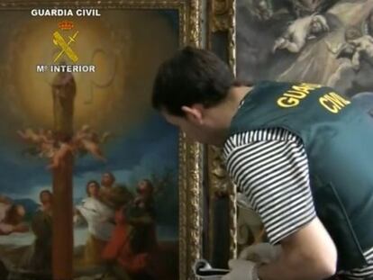 Imagen captada de la Guardia Civil, cuando la obra de El Greco y de Goya que desaparecio de la casa de Julio Mu&ntilde;oz Ramonet, fueron recuperados en 2011. 