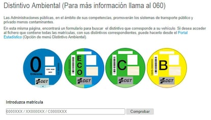 También podemos consultar esta información desde la web, a través de la herramienta especifica de la DGT. El método es el mismo, sólo tenemos que introducir la matrícula del vehículo para que la herramienta nos devuelva la pegatina que le corresponde a nuestro coche.