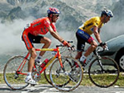 Ullrich, por delante de Armstrong, Zubeldia y Mayo, durante la subida al Tourmalet en la etapa del lunes.
