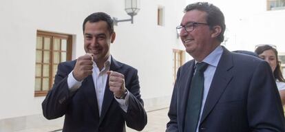 Juan Manuel Moreno y Manuel Andrés González, en Sevilla.