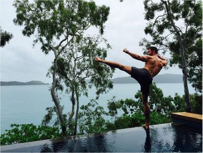 No debe haber una pareja en el mundo tan atractiva y que practique tantos deportes. Son, claro, los actores Elsa Pataky y Chris Hemsworth. Aquí vemos a Chris, australiano él, mostrando su musculatura mientras practica kung fu en Hamilton Island. "Otro lugar maravilloso que hay que visitar en Australia", señala el actor en el pie de la imagen, publicada en su Instagram.