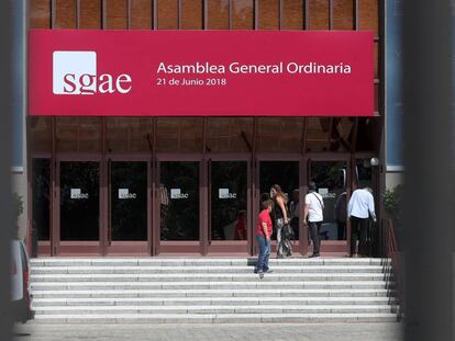 Local de Madrid donde ayer se celebró la asamblea de la Sociedad General de Autores. 