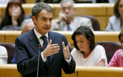 El presidente del Gobierno, José Luis Rodríguez Zapatero, durante la sesión de control al Gobierno celebrada esta tarde en el Senado.