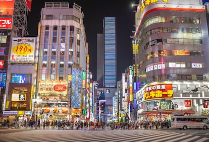 Edificios conocidos como 'zakkyo' en la avenida Yasukuni-Dori de la capital japonesa.